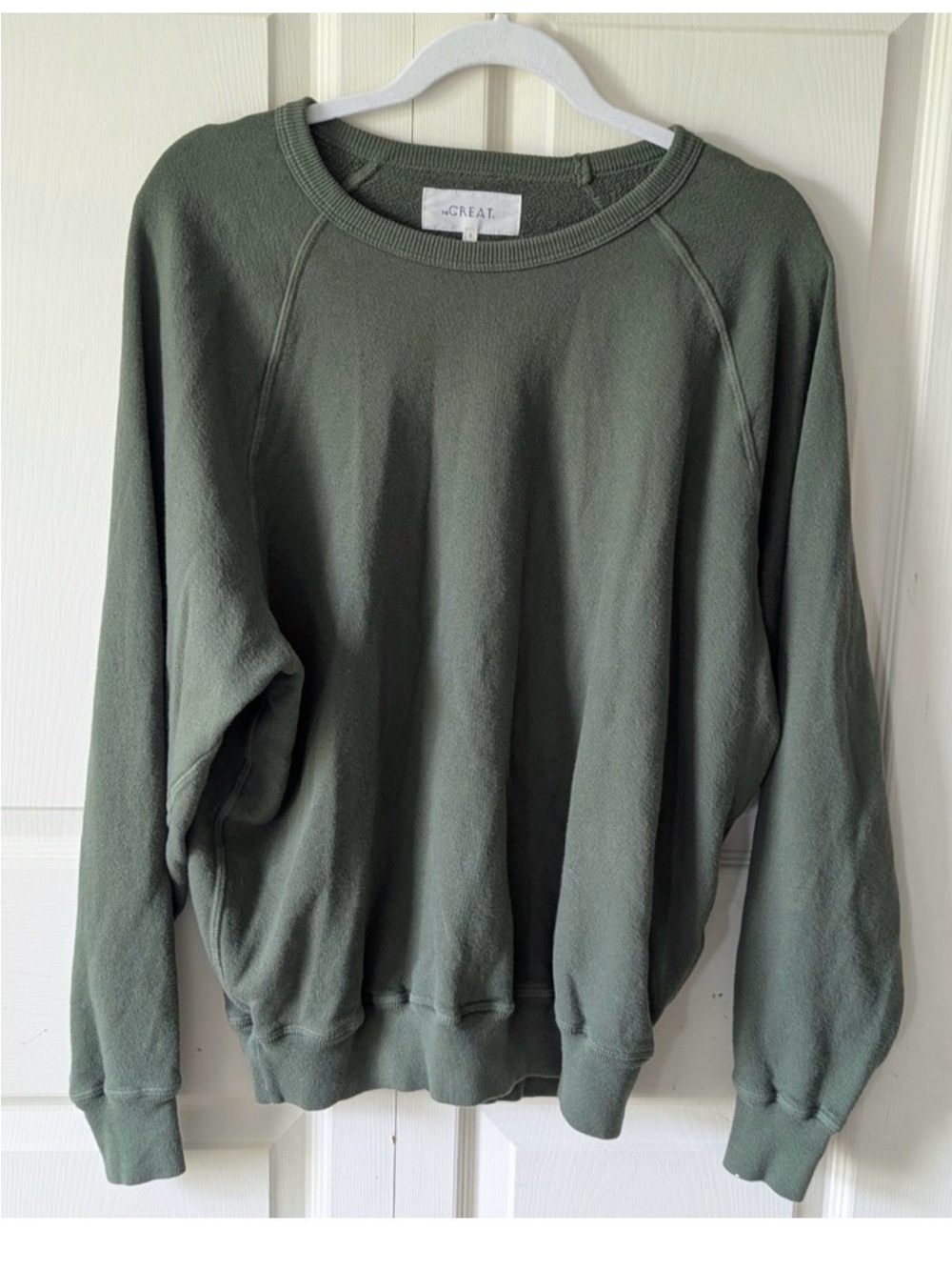 THE GREAT COLLEGE SWEATSHIRT - DISTRESSED HERITAGE ARMY GREEN